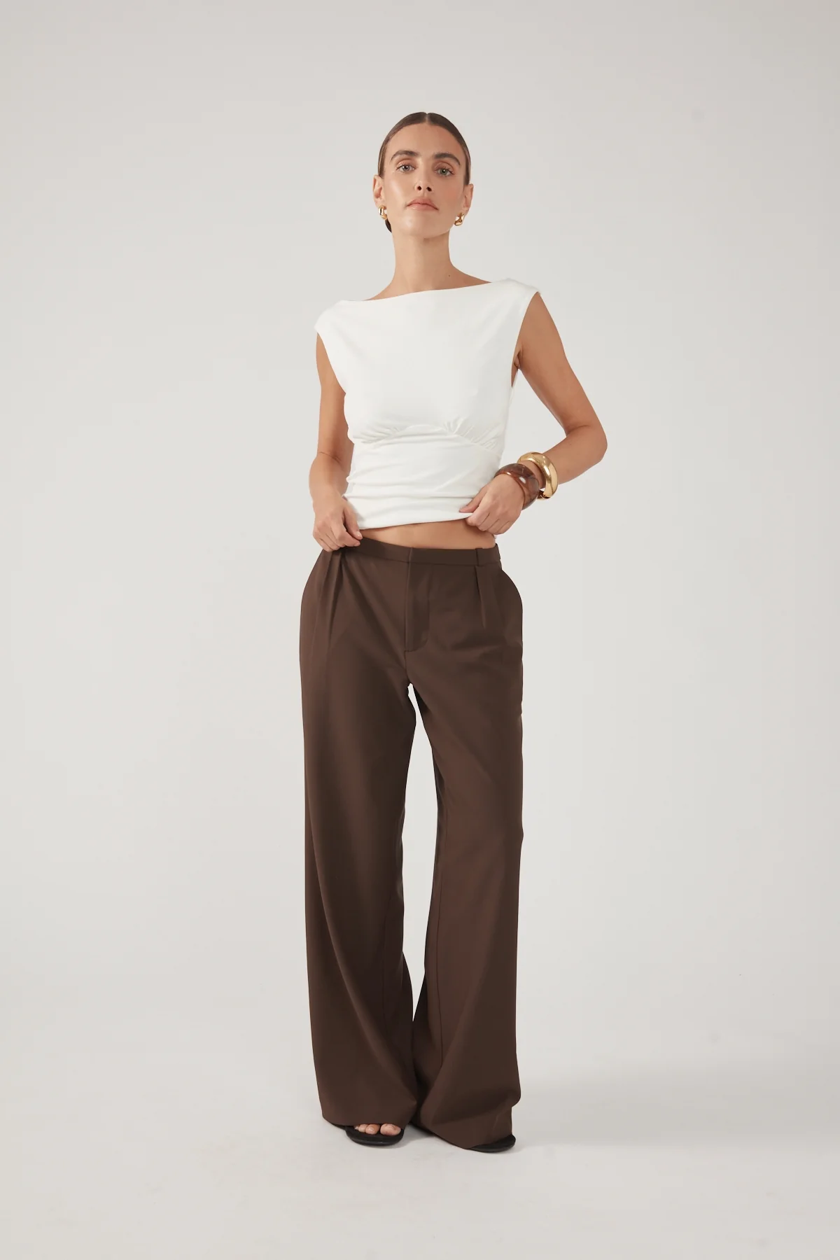 Perfect Stranger Rae Low Rise Pleated Pant Brown